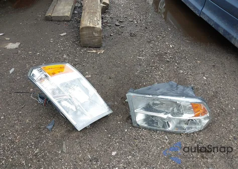 2018 Ram 1500 Slt 4X4 6'4 Box z USA, uszkodzony, nr VIN 1C6RR7GG0JS120371